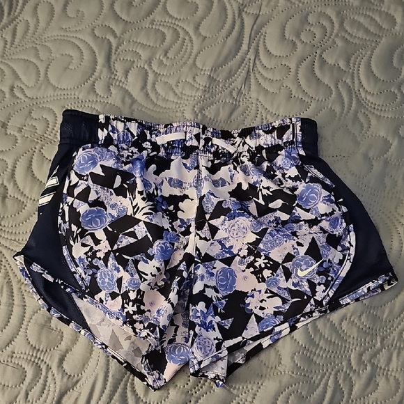 Nike Dri-FIT Tempo Girl's Printed Running Shorts - Picture 1 of 5
